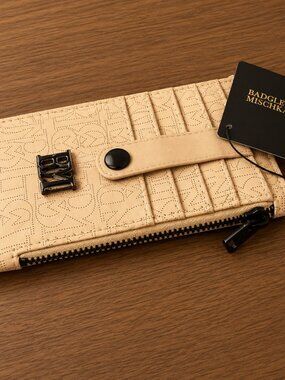 Badgley Mischka Beige Monogram Card Holder Wallet NWT